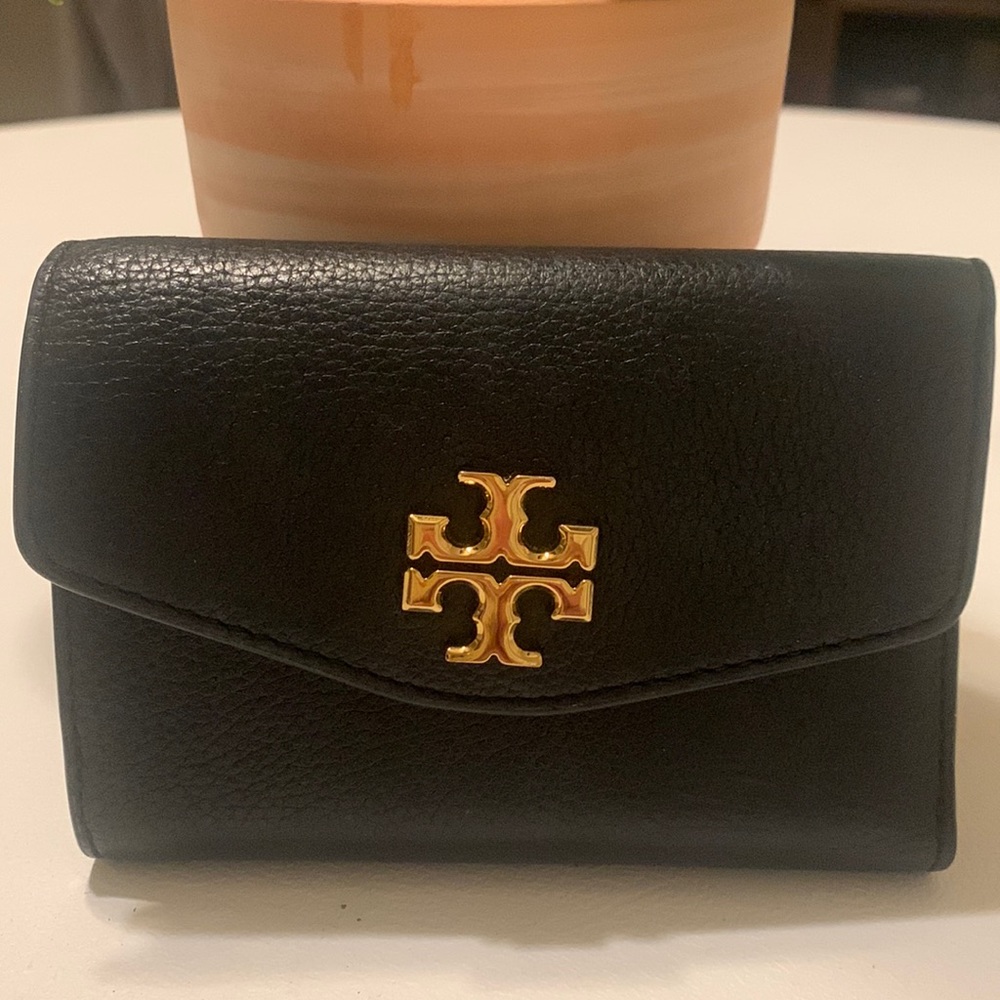 Tory Burch Kira Pebbled medium Flap wallet